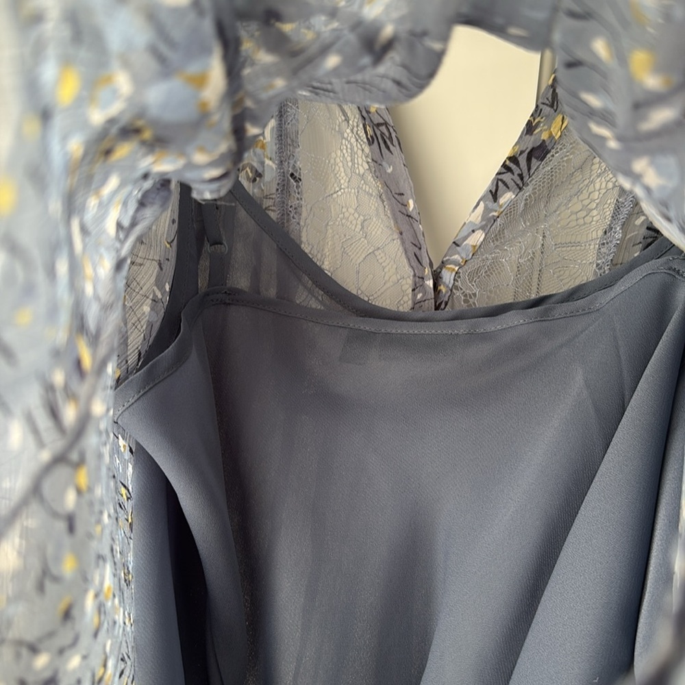Apt. 9 Women's Blue Floral Blouse size large - Picture 5 of 5
